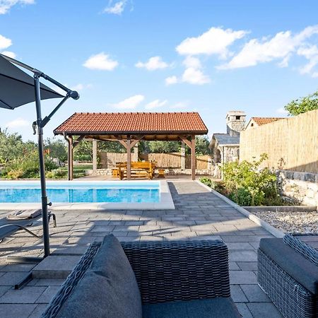Вилла Olive Tree House With Jacuzzi, Wifi And 40M2 Pool Siritovci Экстерьер фото
