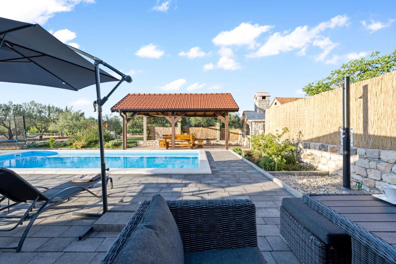 Вилла Olive Tree House With Jacuzzi, Wifi And 40M2 Pool Siritovci Экстерьер фото
