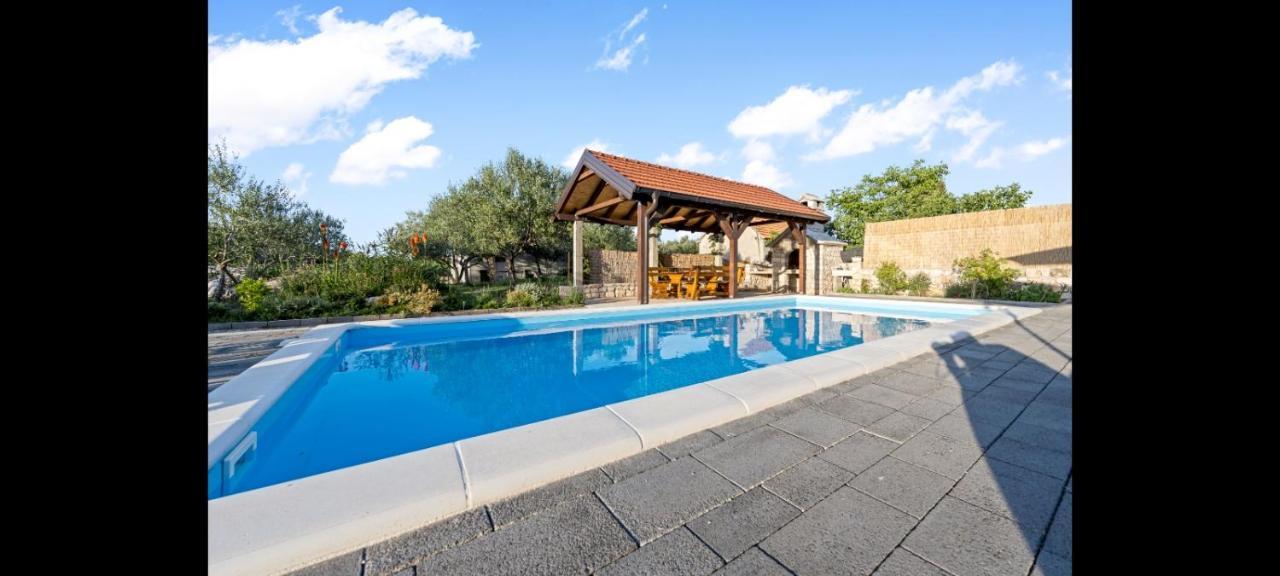 Вилла Olive Tree House With Jacuzzi, Wifi And 40M2 Pool Siritovci Экстерьер фото