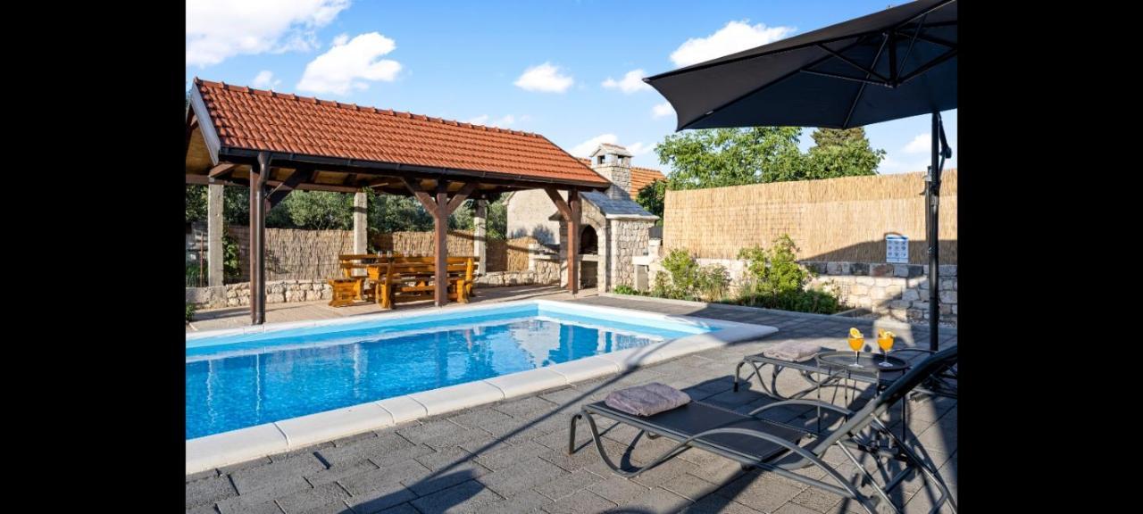 Вилла Olive Tree House With Jacuzzi, Wifi And 40M2 Pool Siritovci Экстерьер фото