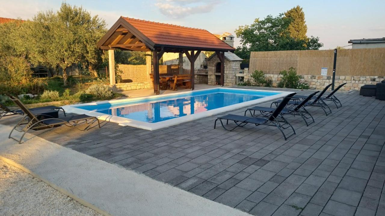 Вилла Olive Tree House With Jacuzzi, Wifi And 40M2 Pool Siritovci Экстерьер фото