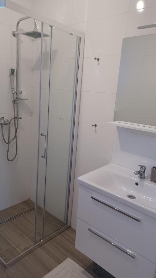 Вилла Olive Tree House With Jacuzzi, Wifi And 40M2 Pool Siritovci Экстерьер фото