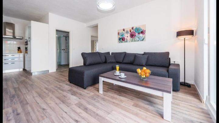 Вилла Olive Tree House With Jacuzzi, Wifi And 40M2 Pool Siritovci Экстерьер фото