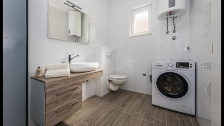 Вилла Olive Tree House With Jacuzzi, Wifi And 40M2 Pool Siritovci Экстерьер фото