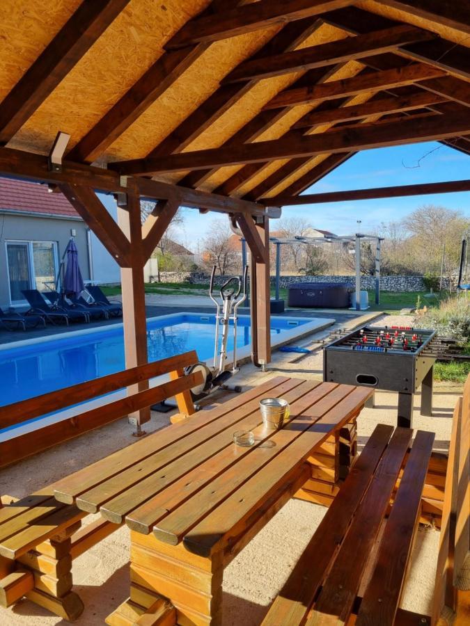 Вилла Olive Tree House With Jacuzzi, Wifi And 40M2 Pool Siritovci Экстерьер фото